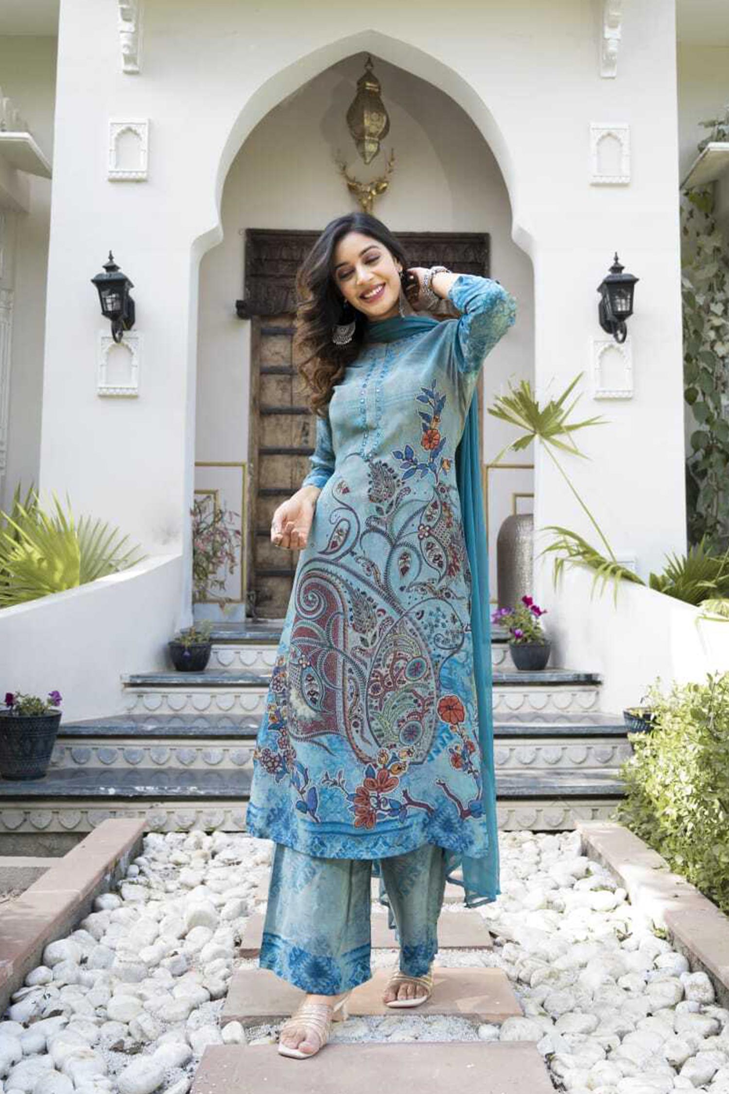 Three-piece Paisley Print Kurta Pant Set image 3