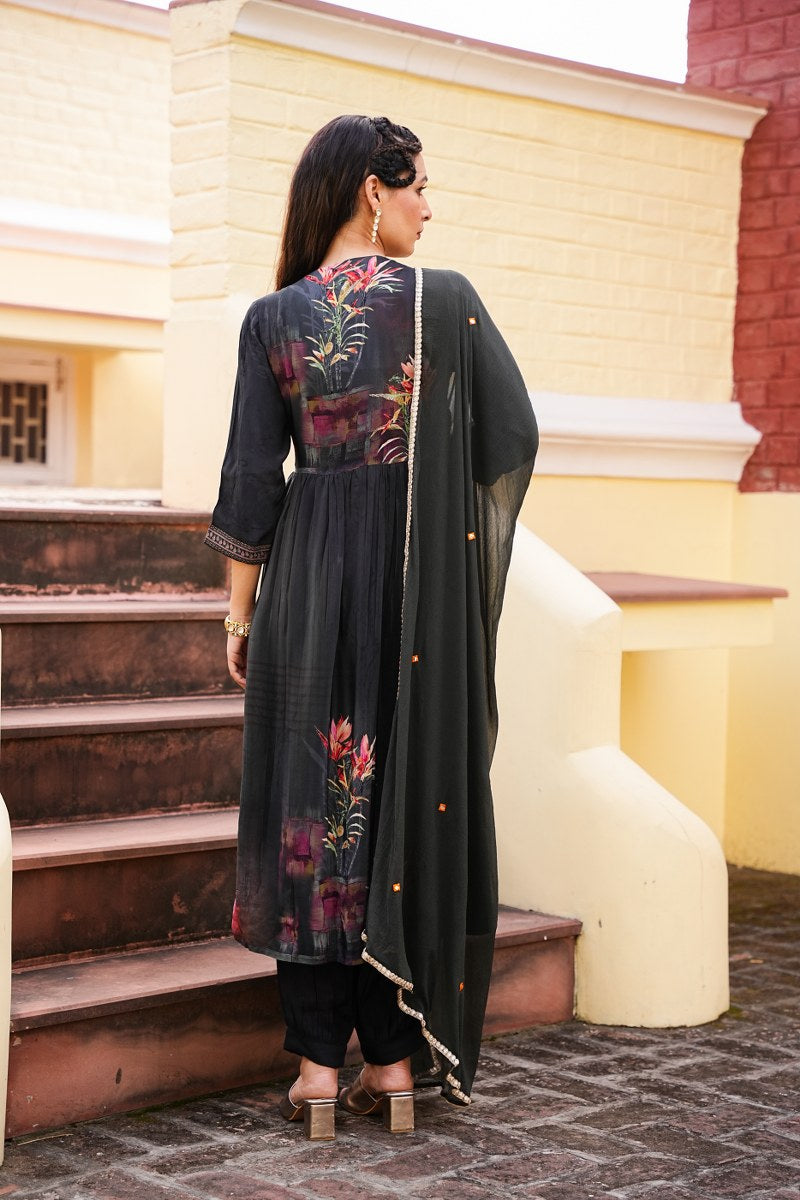 Three-piece Coaty Style Kurta Set image 5