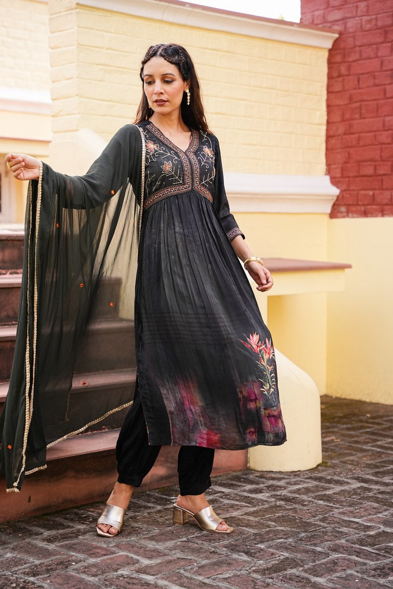 Three-piece Coaty Style Kurta Set image 7