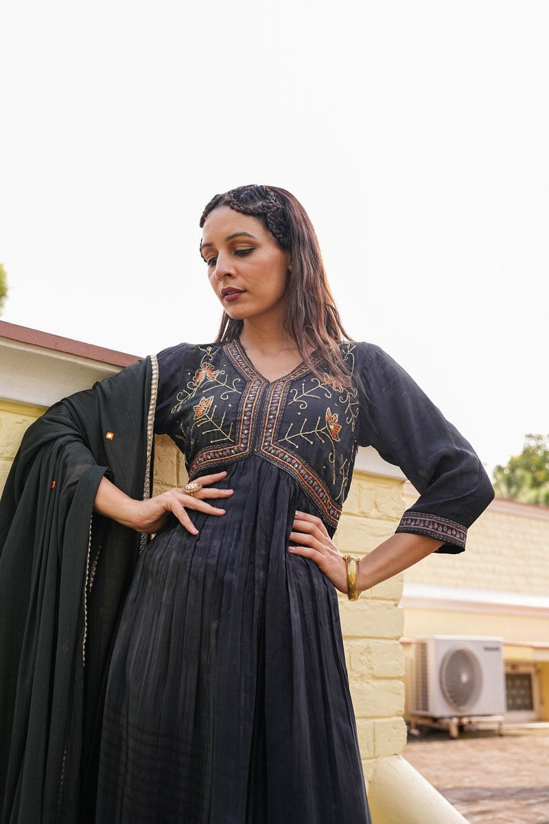 Three-piece Coaty Style Kurta Set image 9
