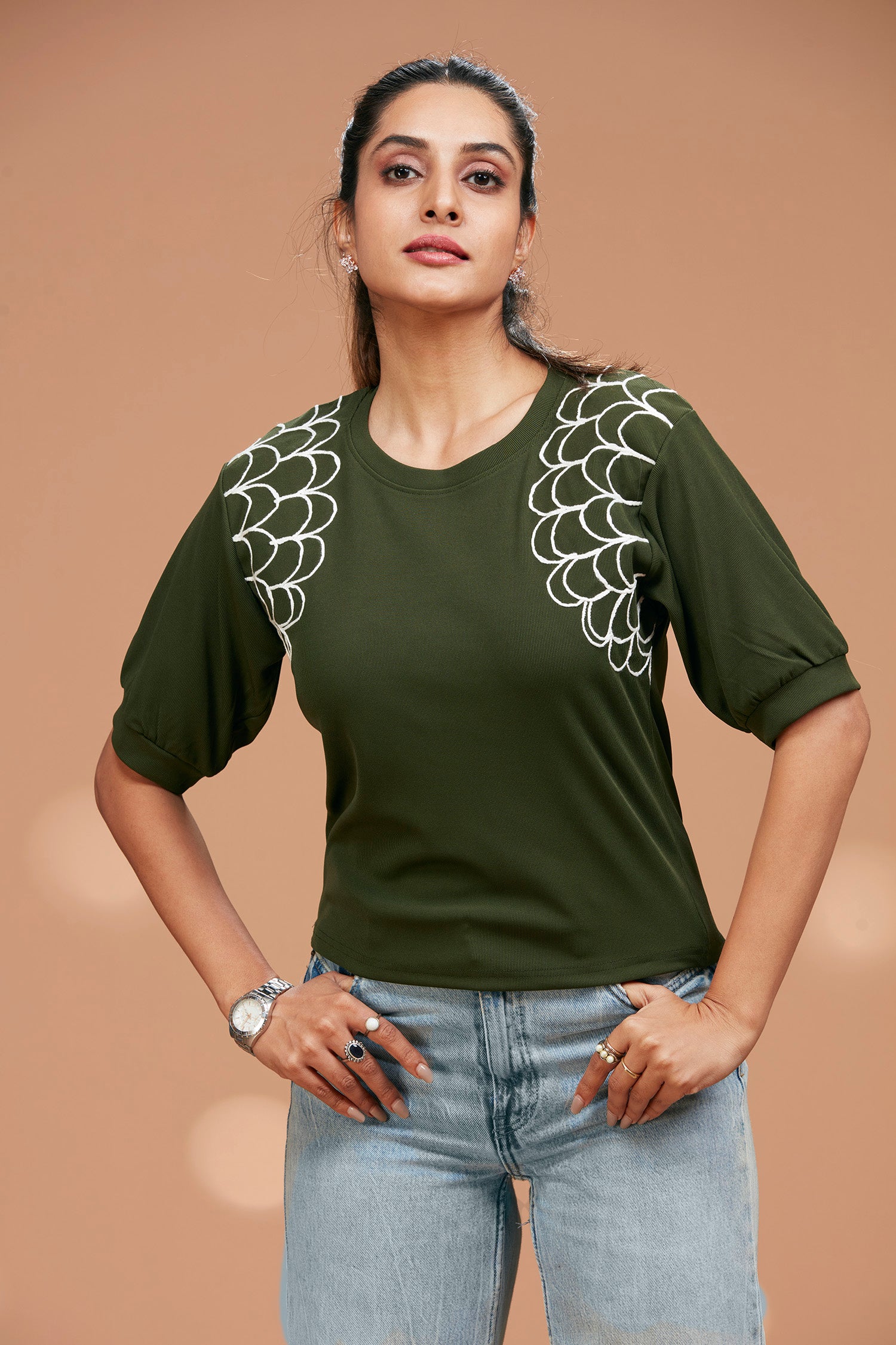Round Neck T-shirt With Ribbed Cuff image 4
