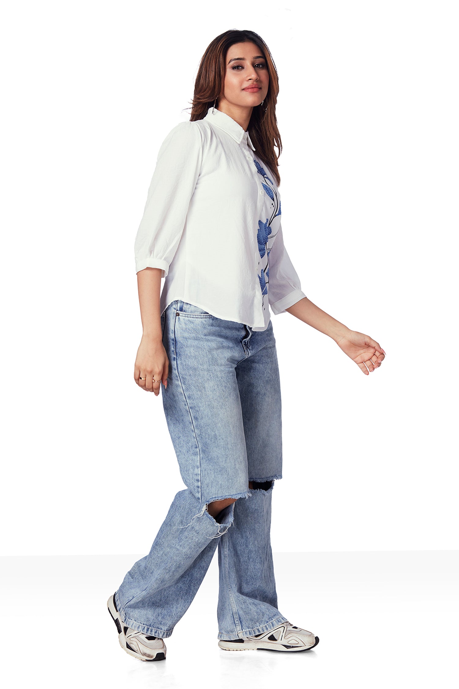 White Shirt With Print And Shimmer Work image 4