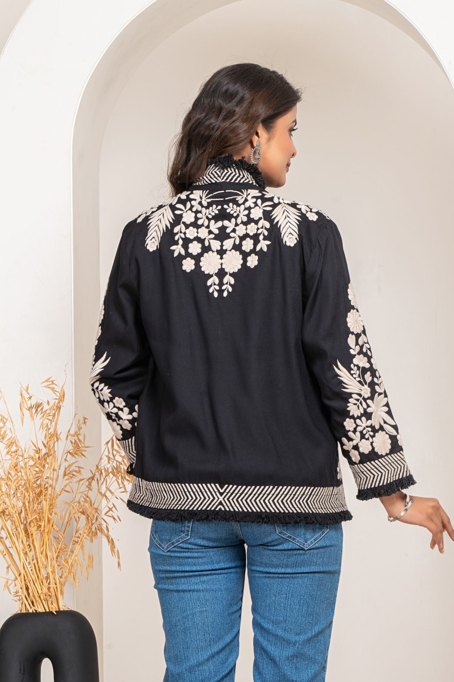 Embroidered Pull-over Jacket With Beautiful Craftsmanship image 2
