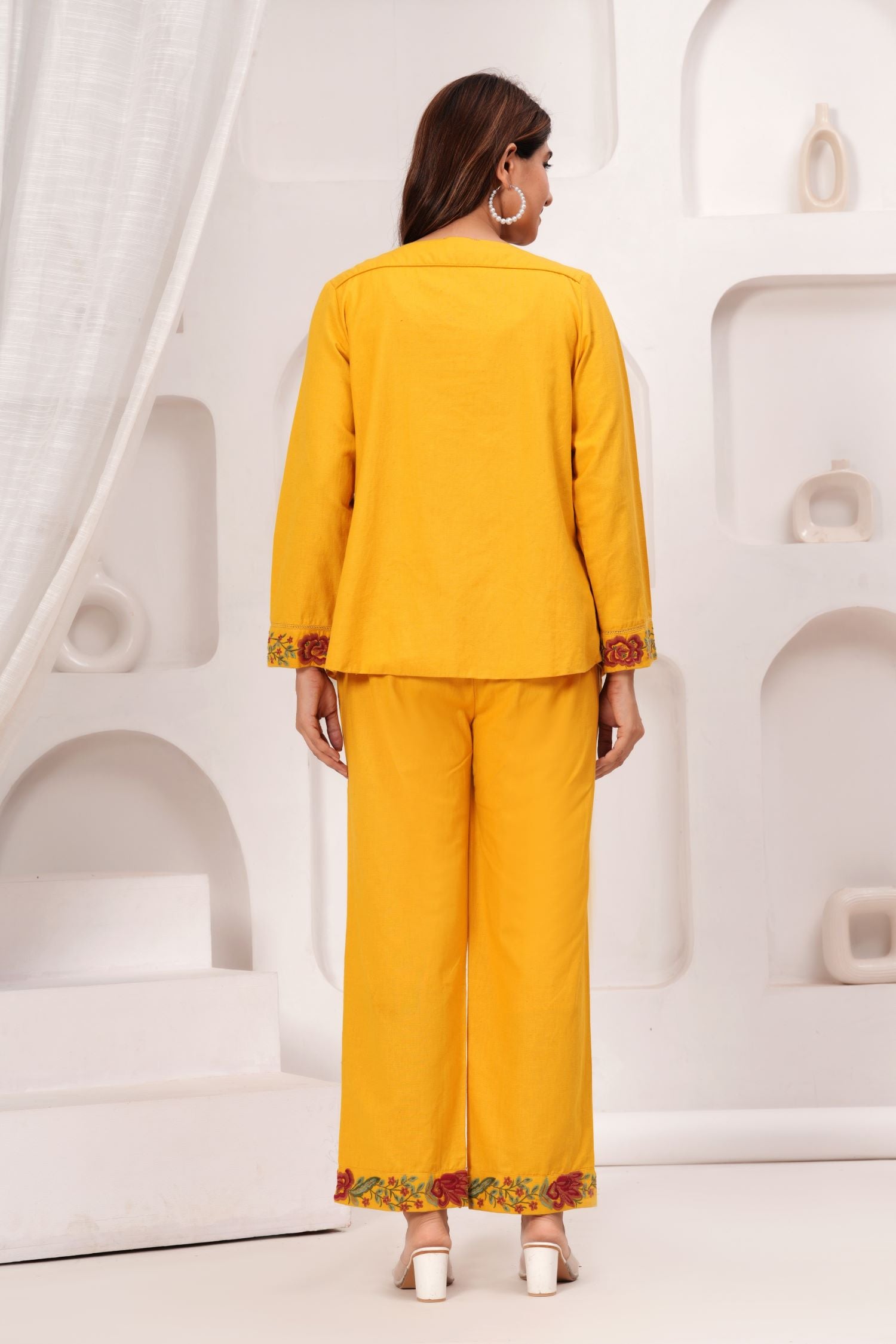 Mustard Three-piece Outfit With Elegant Jacket Style image 5