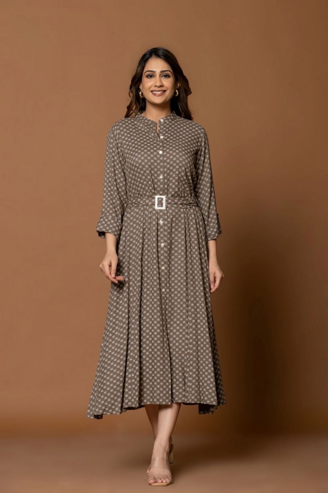 Chic Ash Grey Belted Dress With Tailored Waist For A Stylish Look image 6