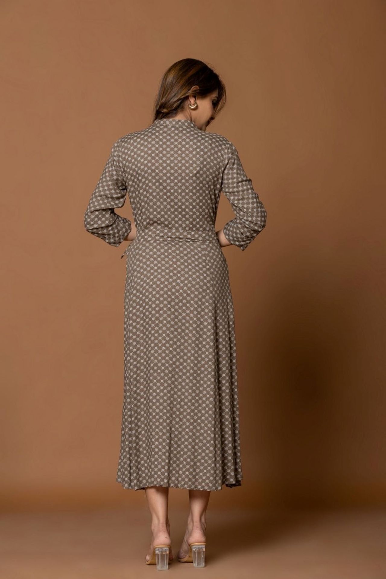Chic Ash Grey Belted Dress With Tailored Waist For A Stylish Look image 7