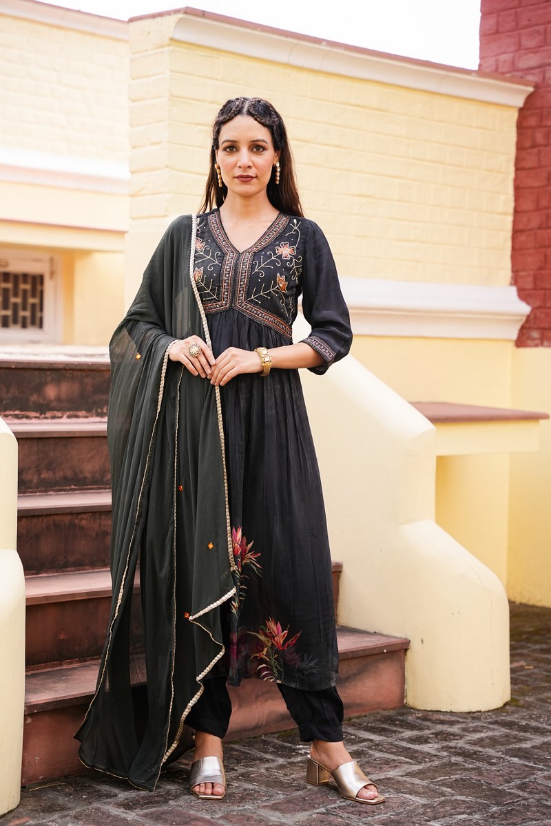 Three-piece Coaty Style Kurta Set image 6