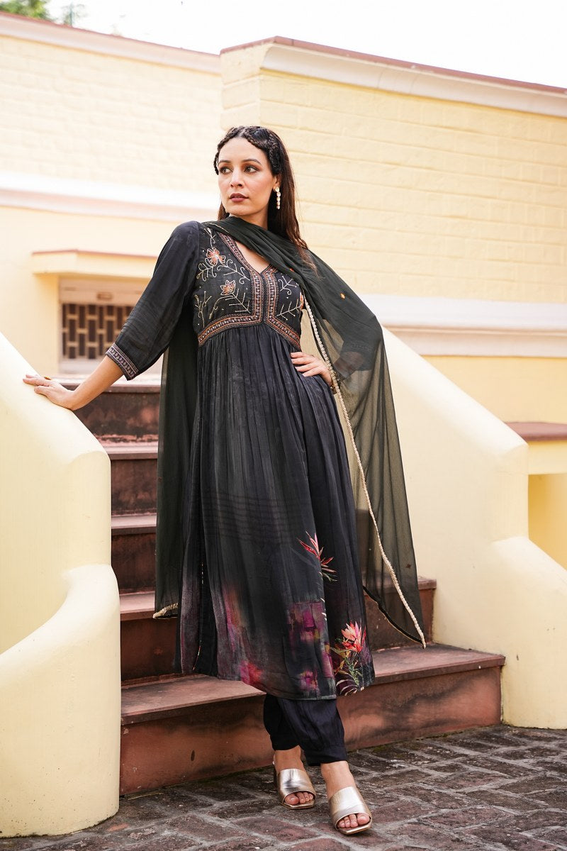 Three-piece Coaty Style Kurta Set image 8