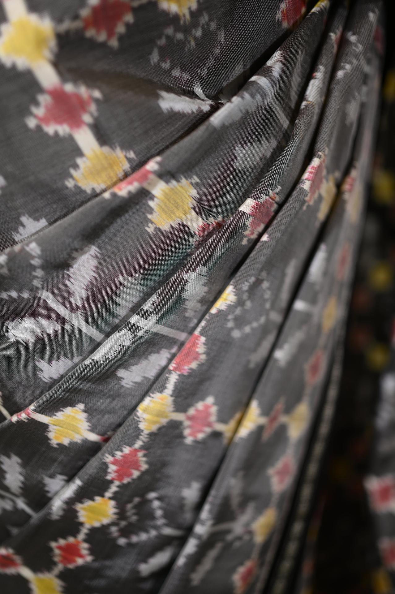 Grey Mulberry Silk Pochampally Ikat Saree image 4