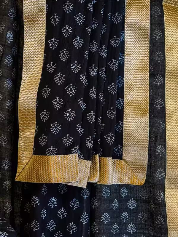 The Gold Weave Banarsi Sarees - Black With Handpainted Art Work image 4