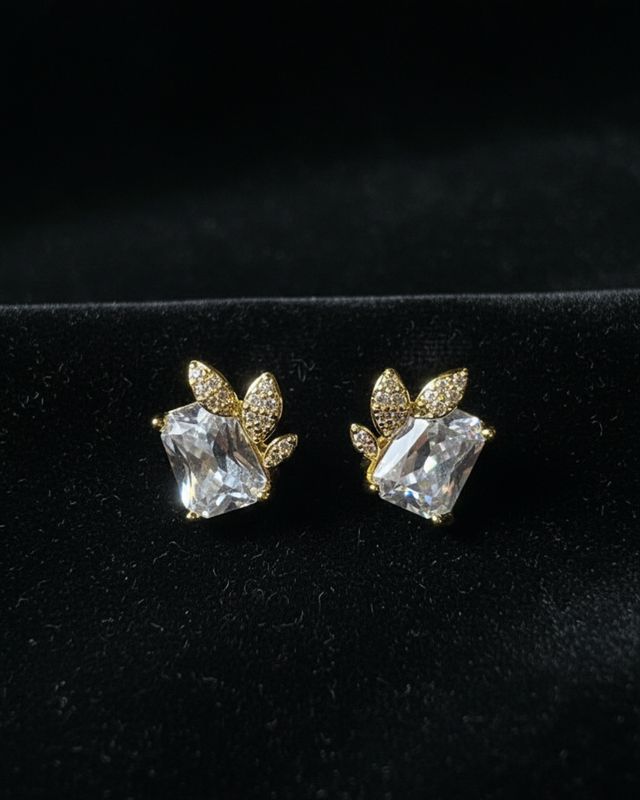 Anti-tarnish Crystal Love Leaf Gold Earrings image 2