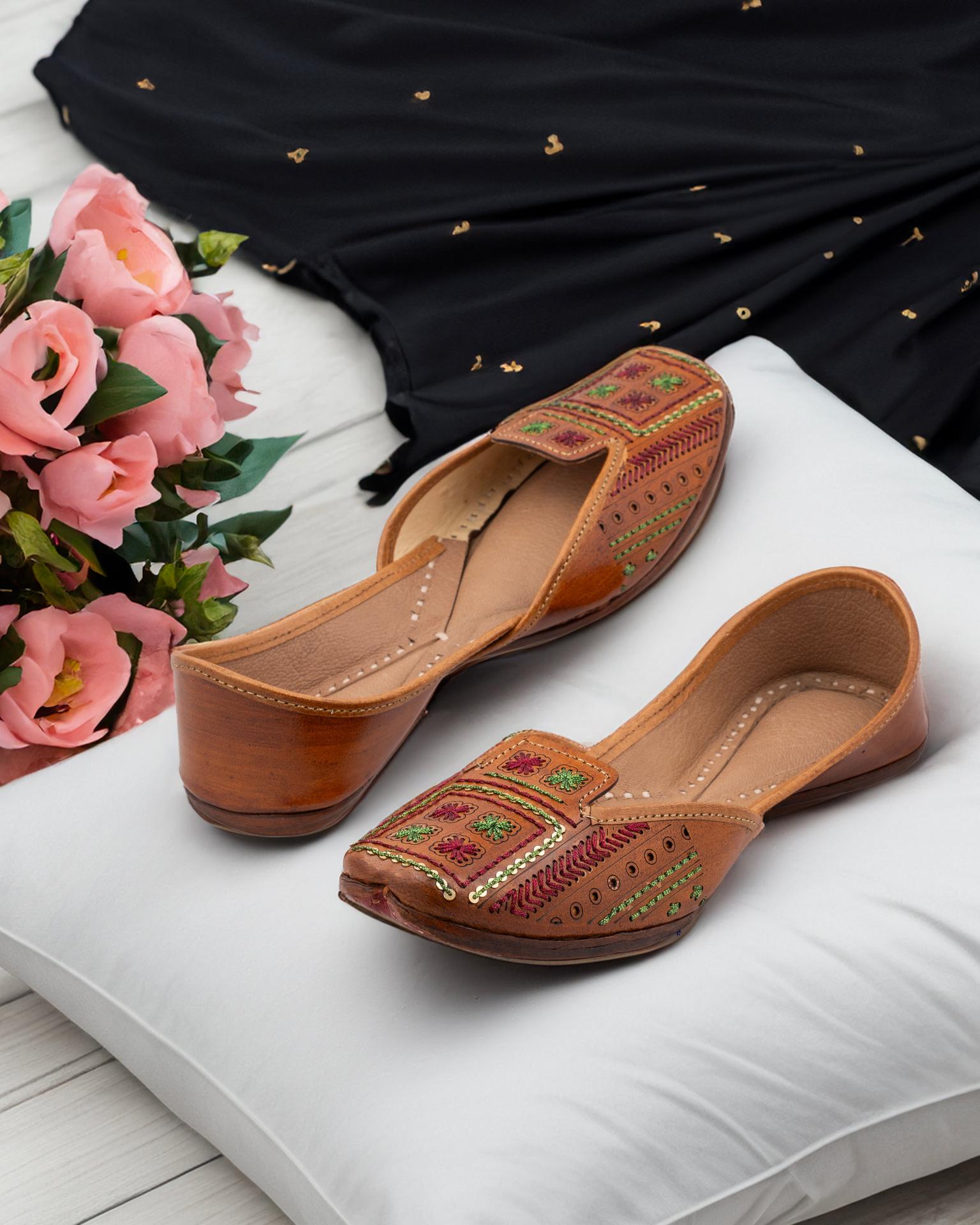 Korakari Artsy Tan - Women Jutti