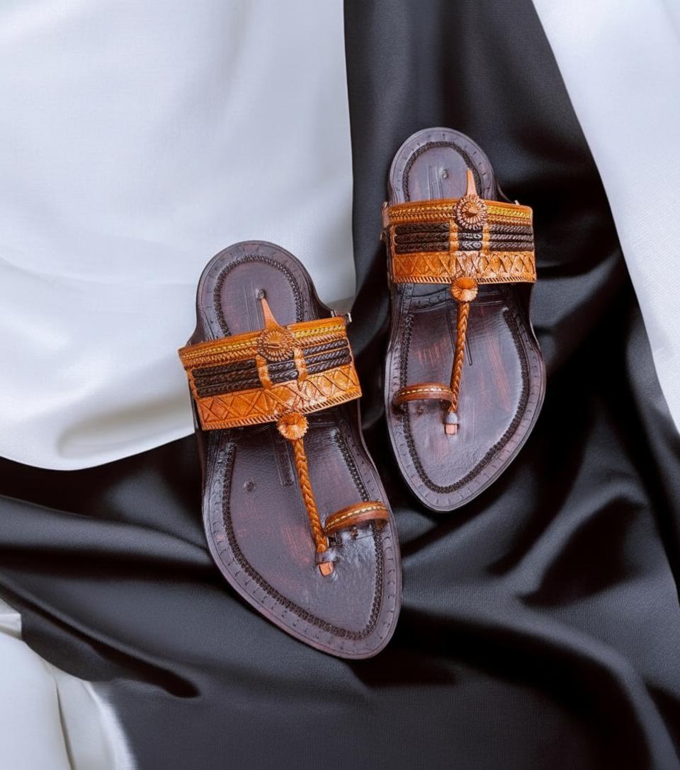 Karagiri Kolhapuri Chappal For Men - Dark Brown And Cream image 2
