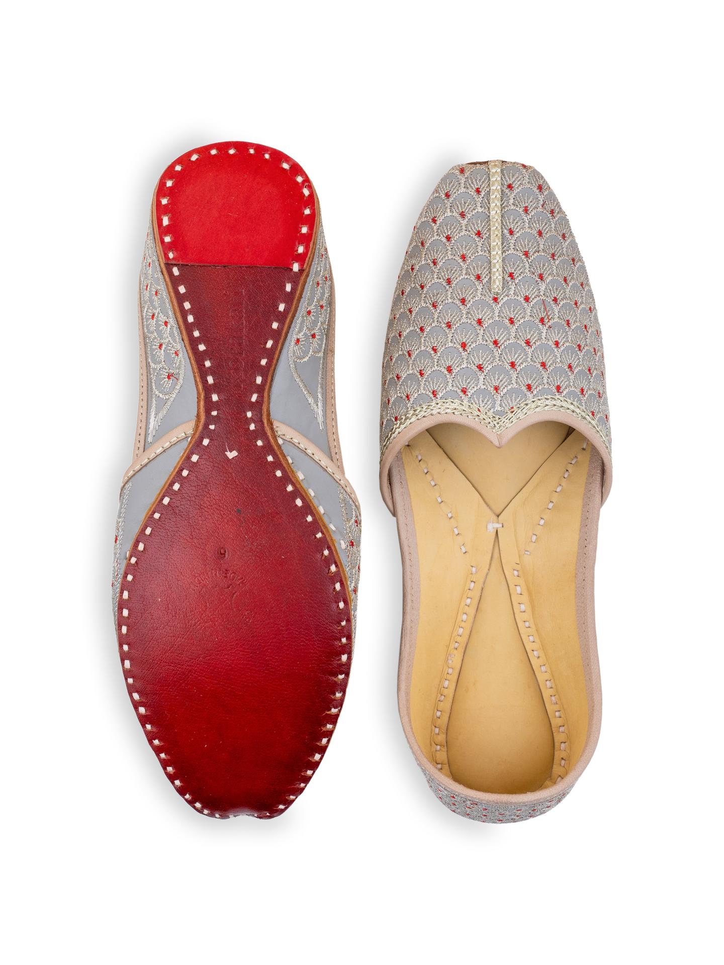 Korakari Pearly Reds Leather Punjabi Jutti For Men image 6