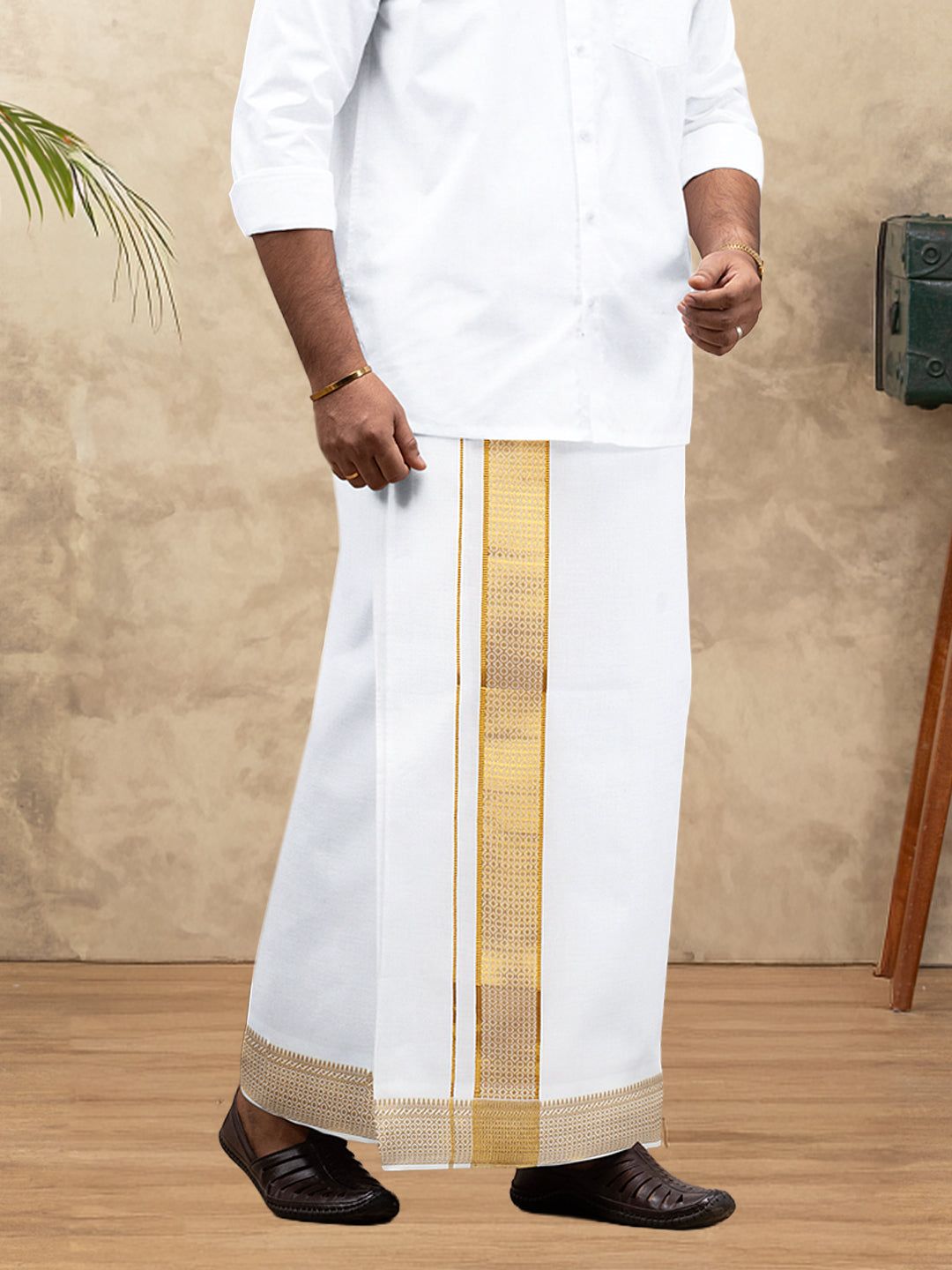 Men 100% Cotton Single Layer White Dhoti With Gold Jari Border Aura 366 image 3