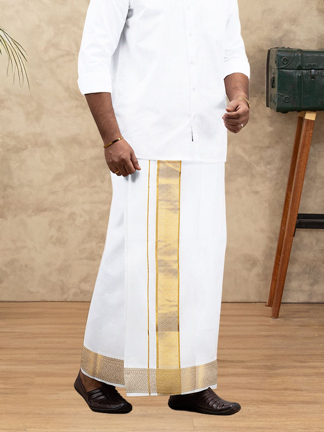 Men 100% Cotton Single Layer White Dhoti With Gold Jari Border Aura 336 image 4