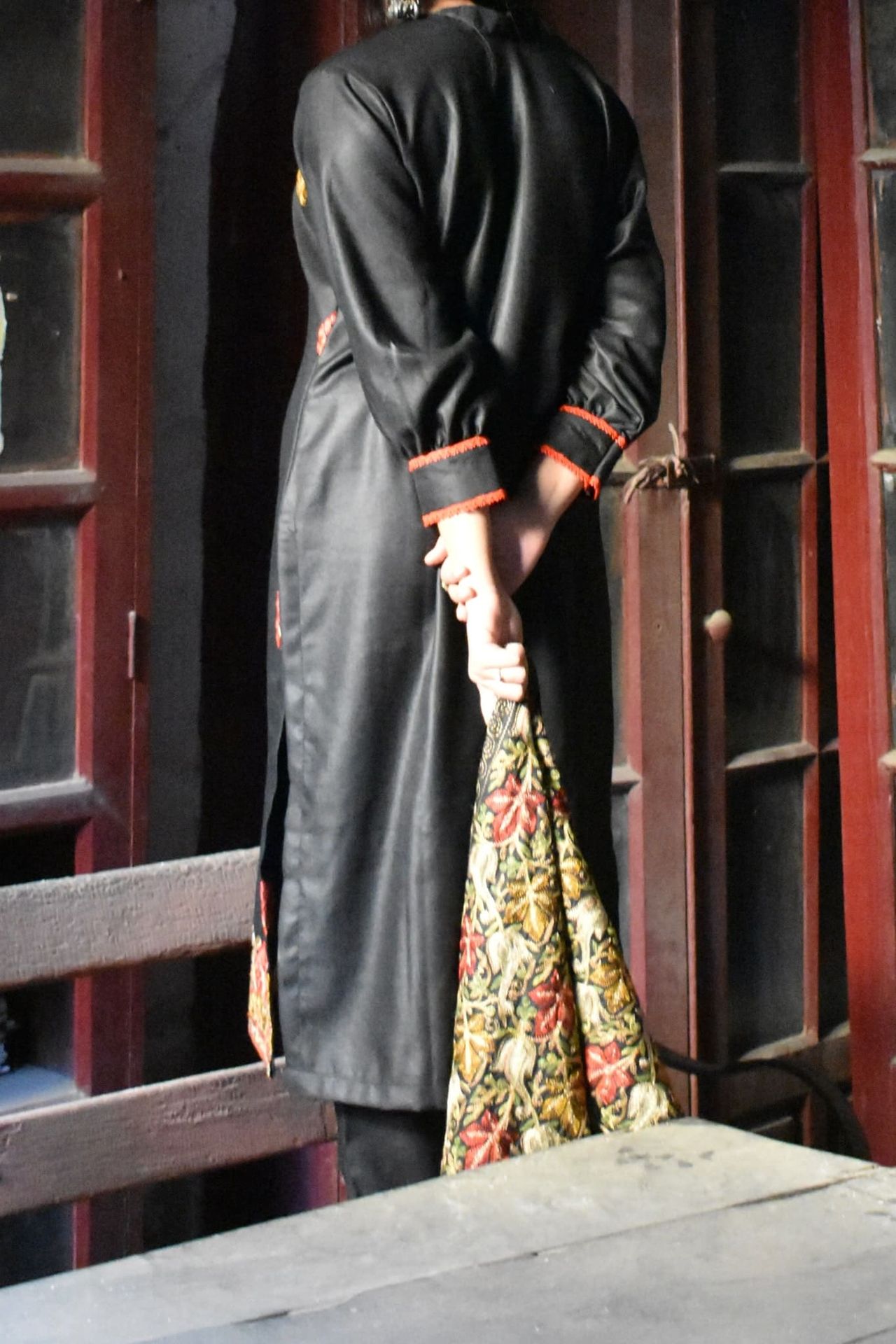 Kashmere Embroidery Woolen Suit With Shawl (BLACK) image 2