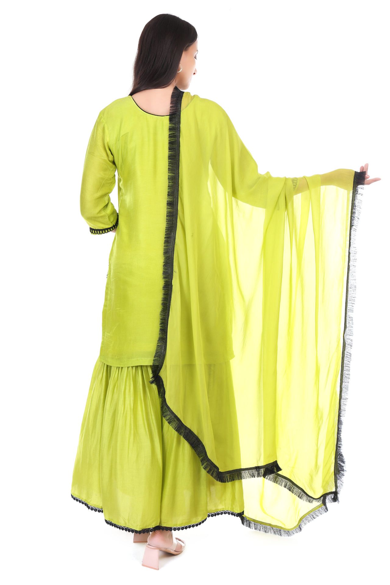 Muslin Sharara Set Detailed With Chicken Lace image 2