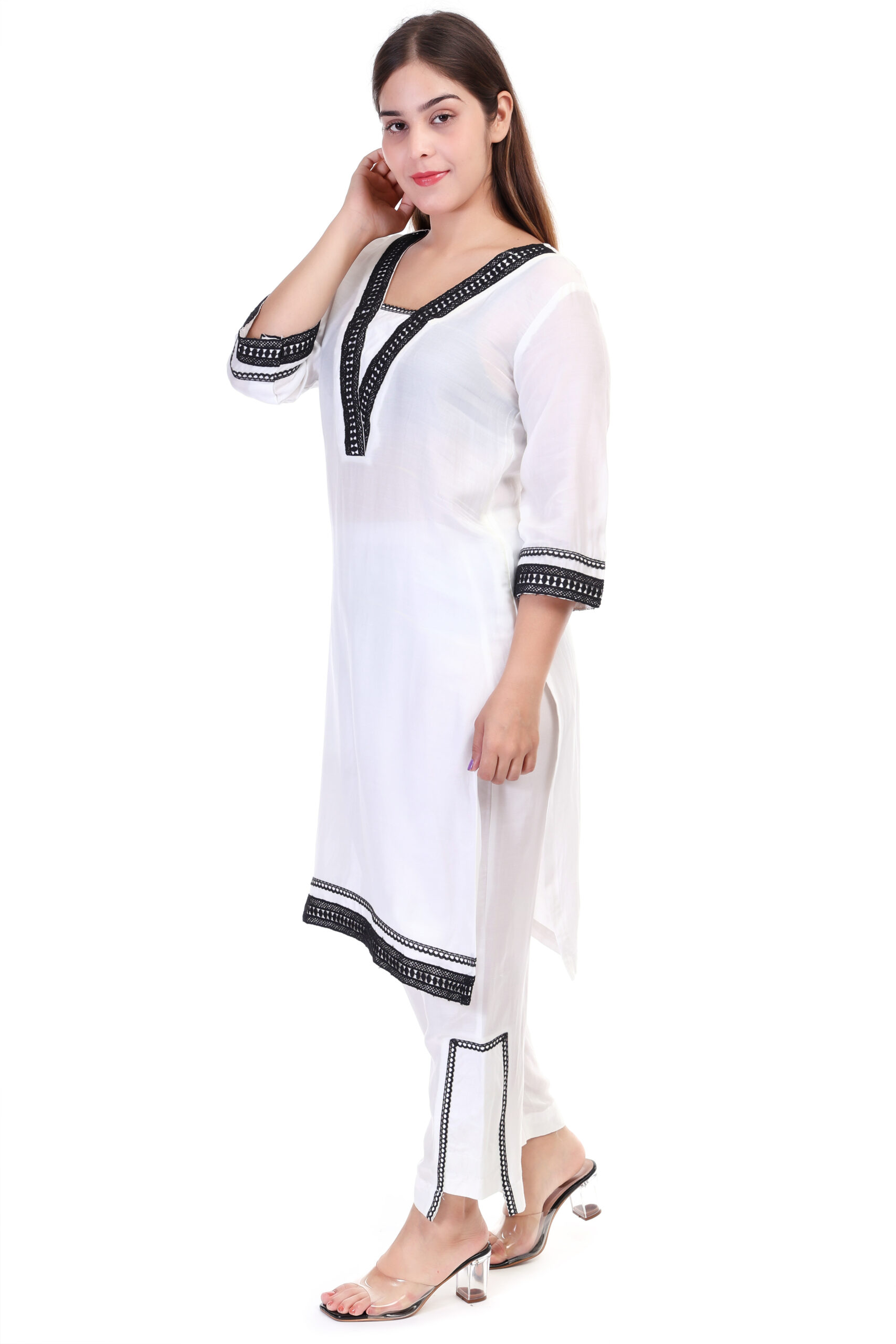 Muslin Kurta Set With Lacework image 3