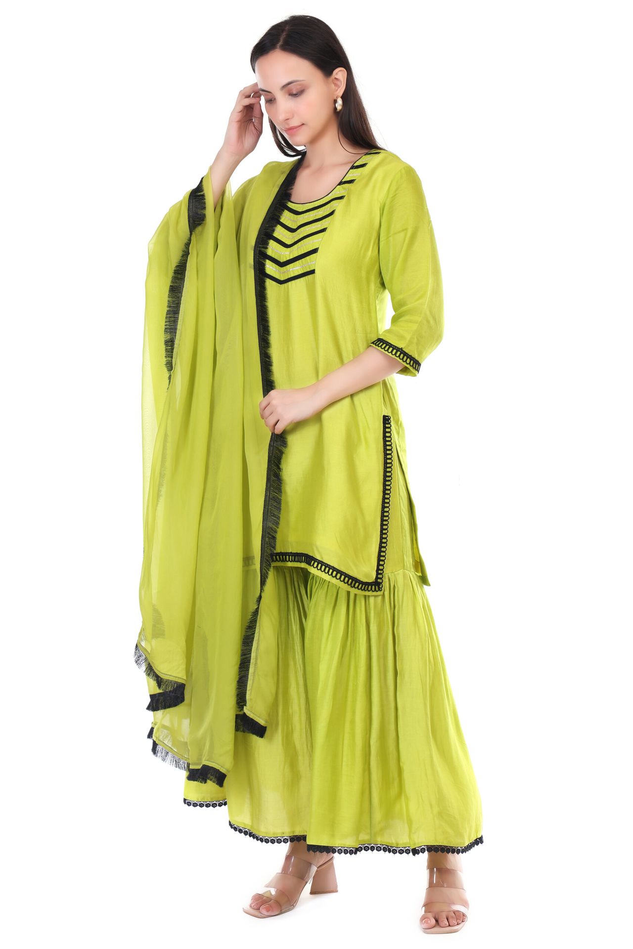 Muslin Sharara Set Detailed With Chicken Lace image 3
