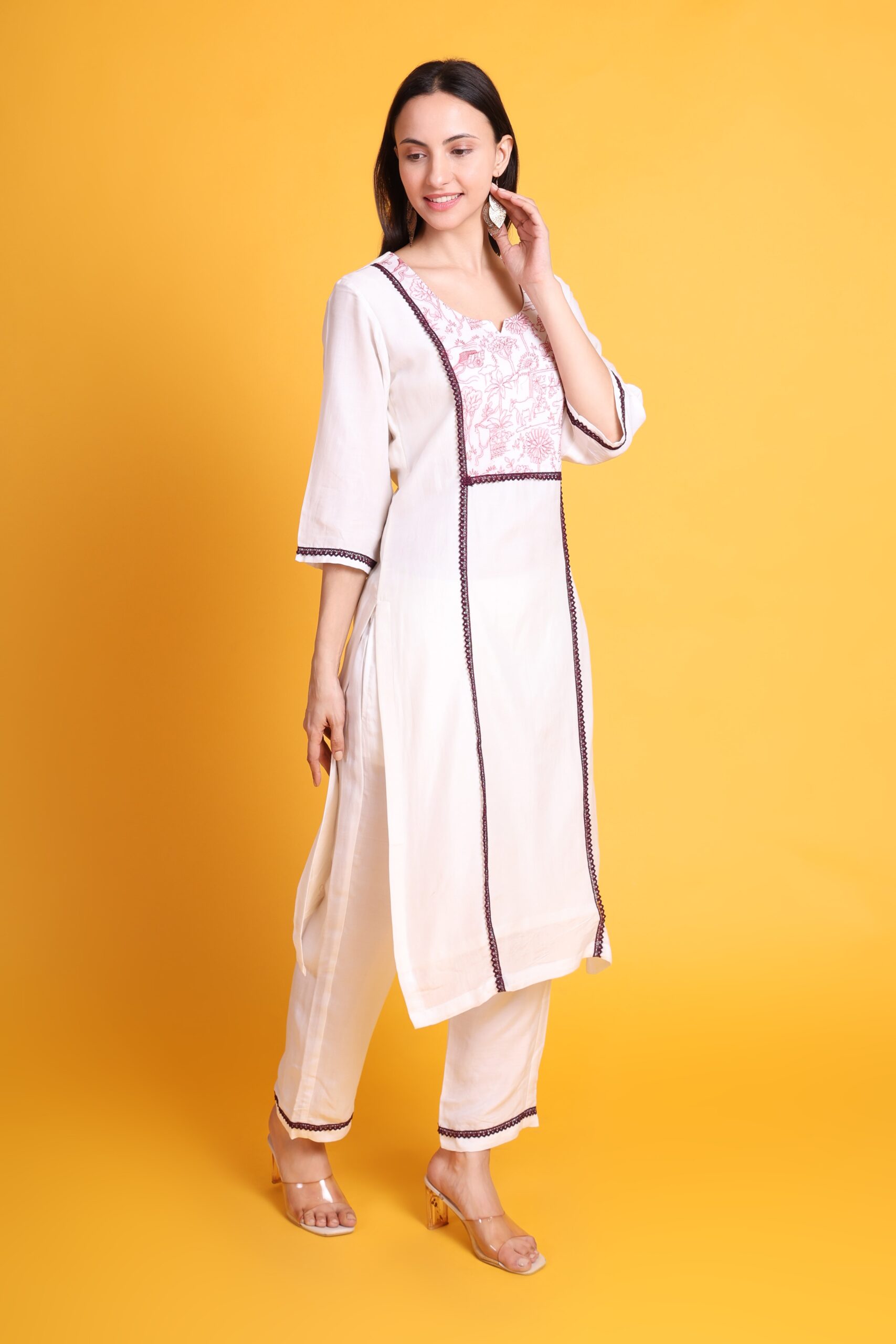 Cotton Kurta Set With Chicken Lace Work image 4