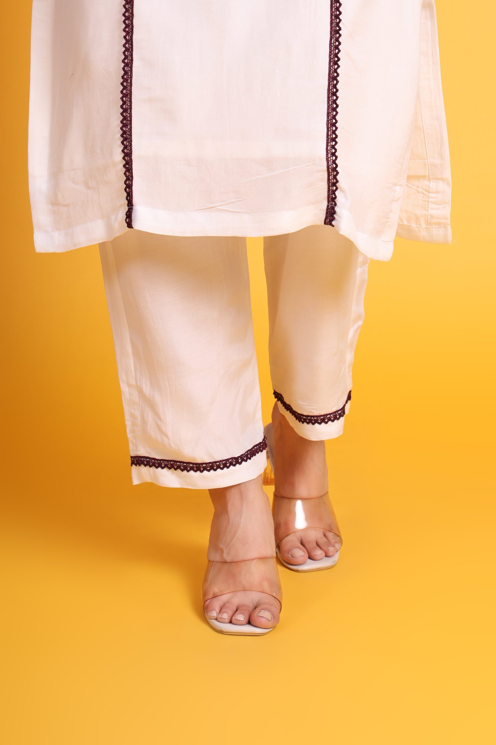 Cotton Kurta Set With Chicken Lace Work image 6