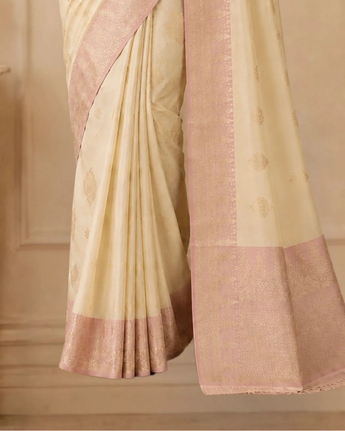 Kumudini Pattu Saree image 3