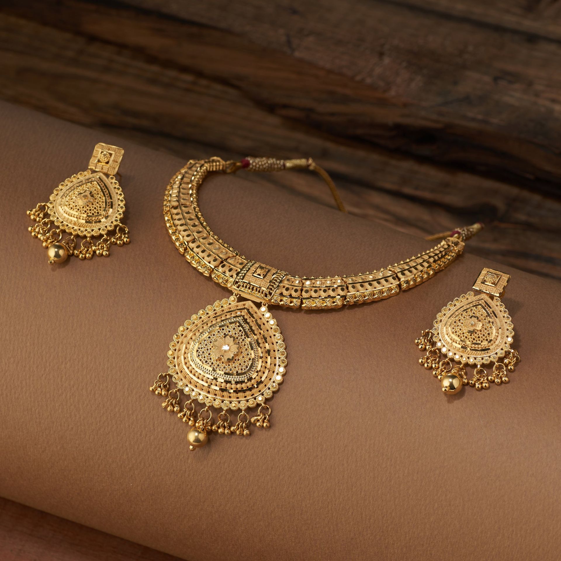 Gold Necklace Short - Forming Jewellery | Samika By Tilloma image 2