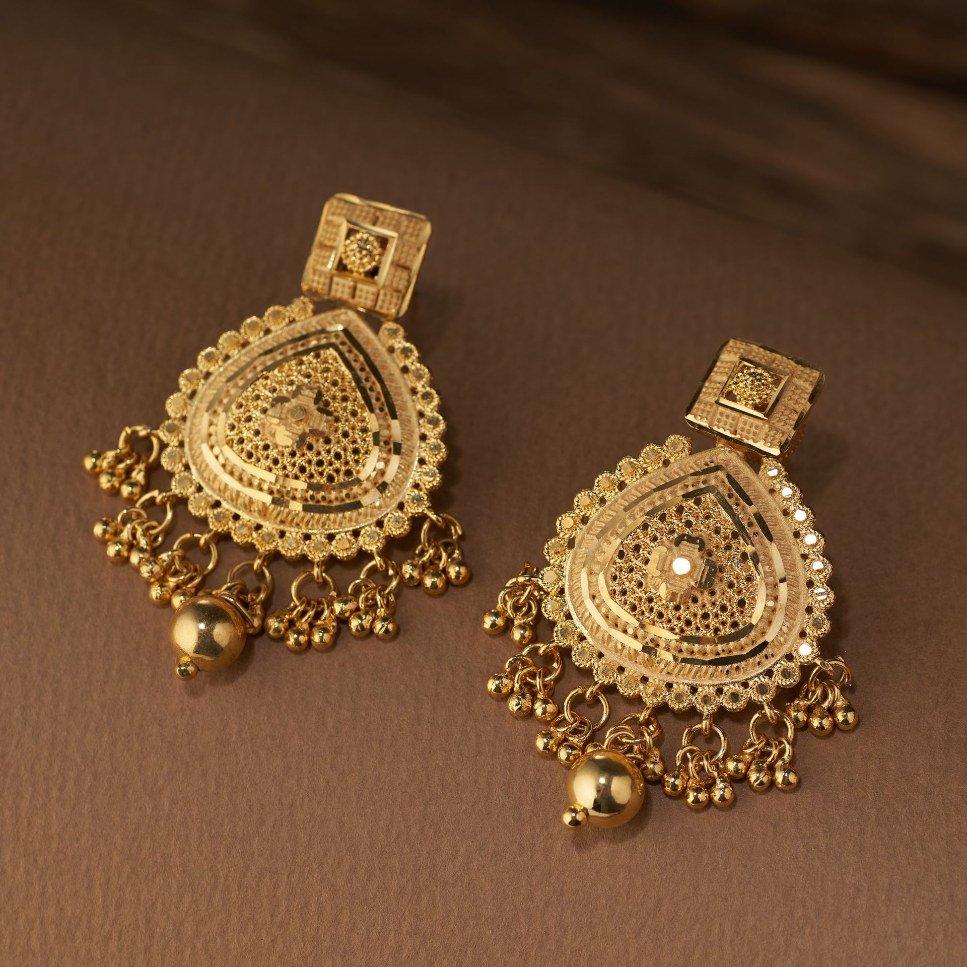 Gold Necklace Short - Forming Jewellery | Samika By Tilloma image 4