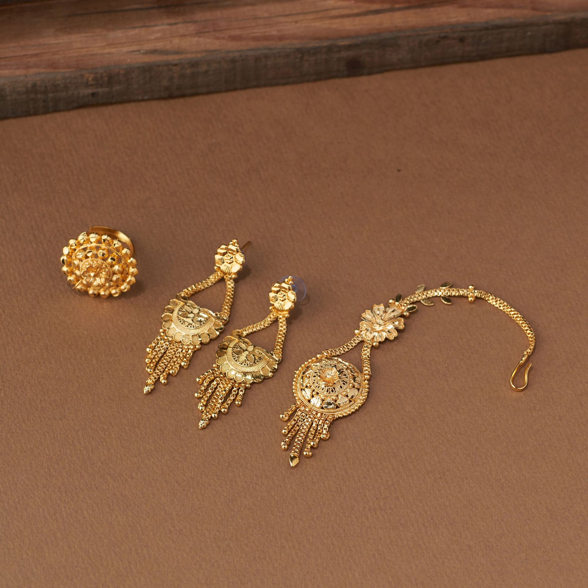 Traditional Gold Forming Bridal Jewellery Set With Necklace, Earrings & Maang Tikka image 5